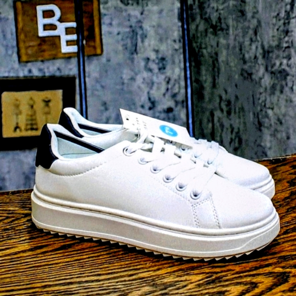 Target 'A New Day' Size-9.5 White & Dark Blue Peggy Sneakers BRAND NEW - Picture 3 of 10